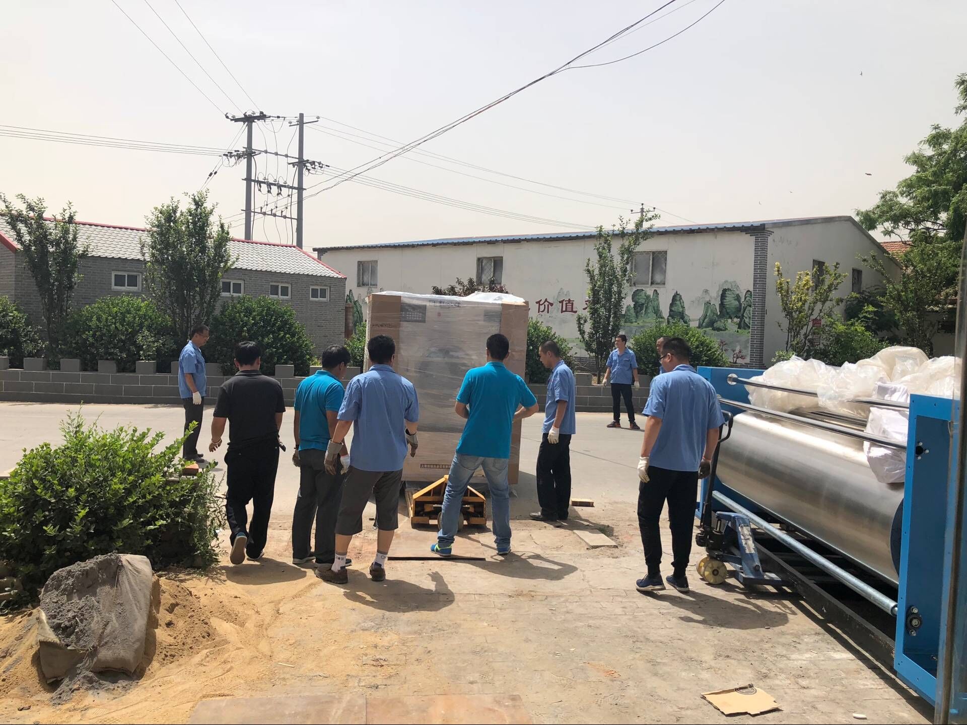 水洗廠(chǎng)設(shè)備送貨既辛苦又快樂(lè)
